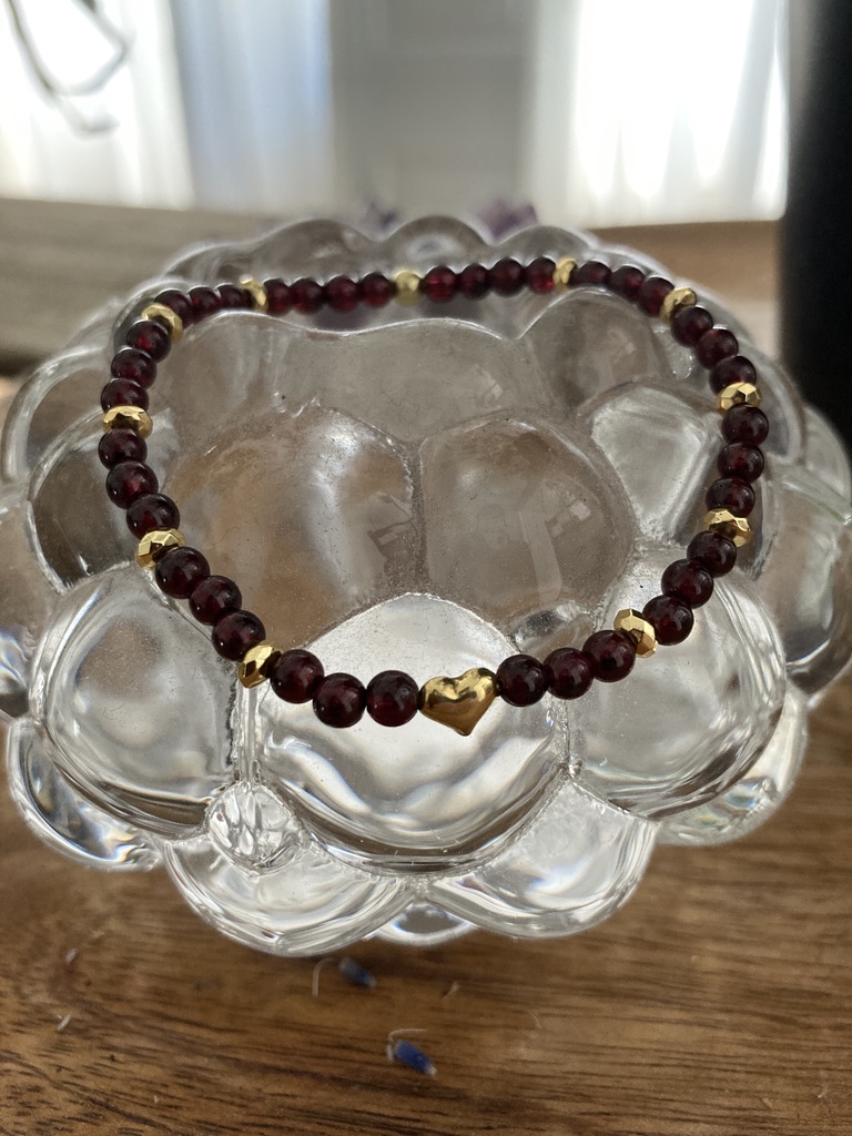 Garnet with gold-plated details and a little gold-plated heart