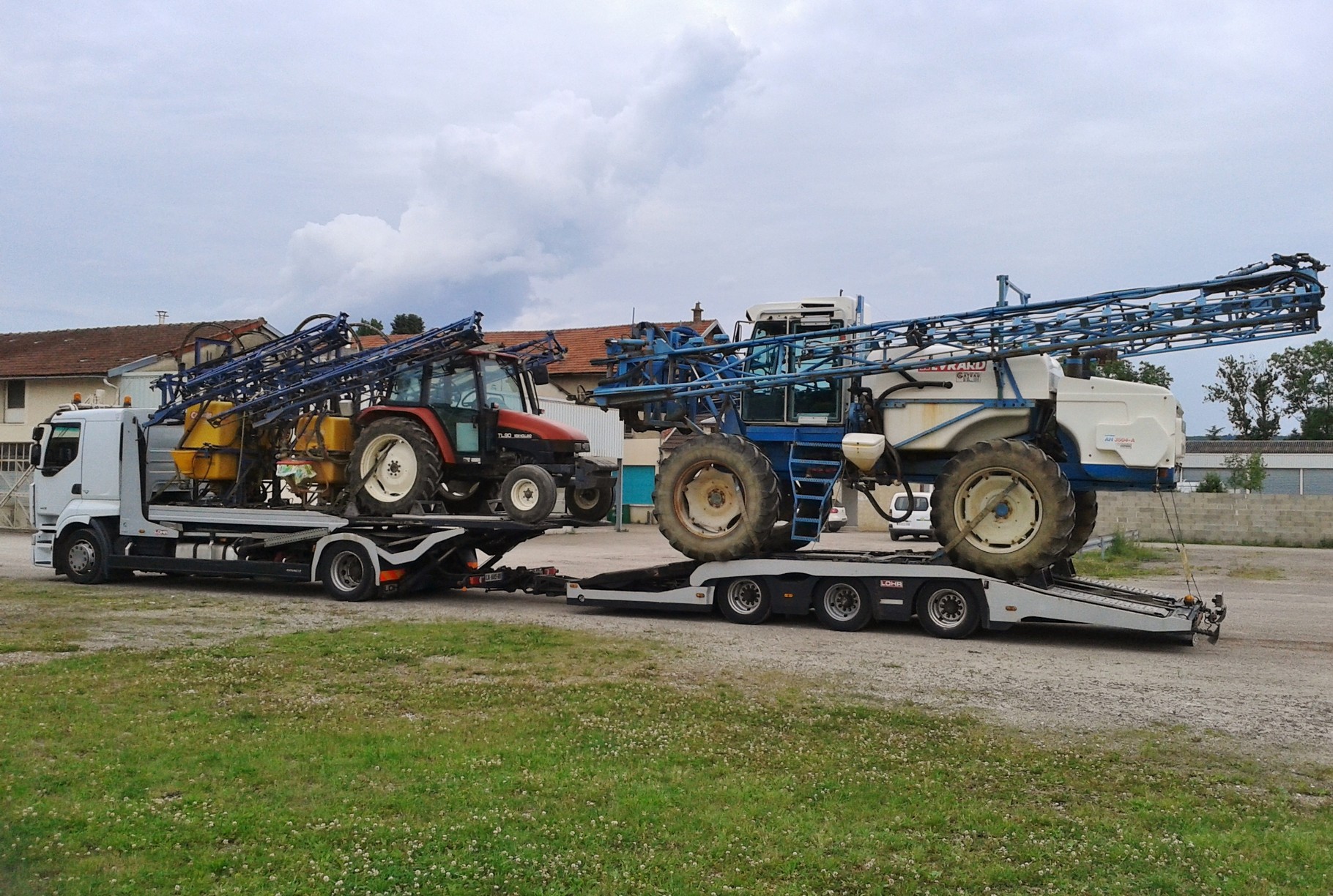 Transport de matériel pulvé porté et automoteur