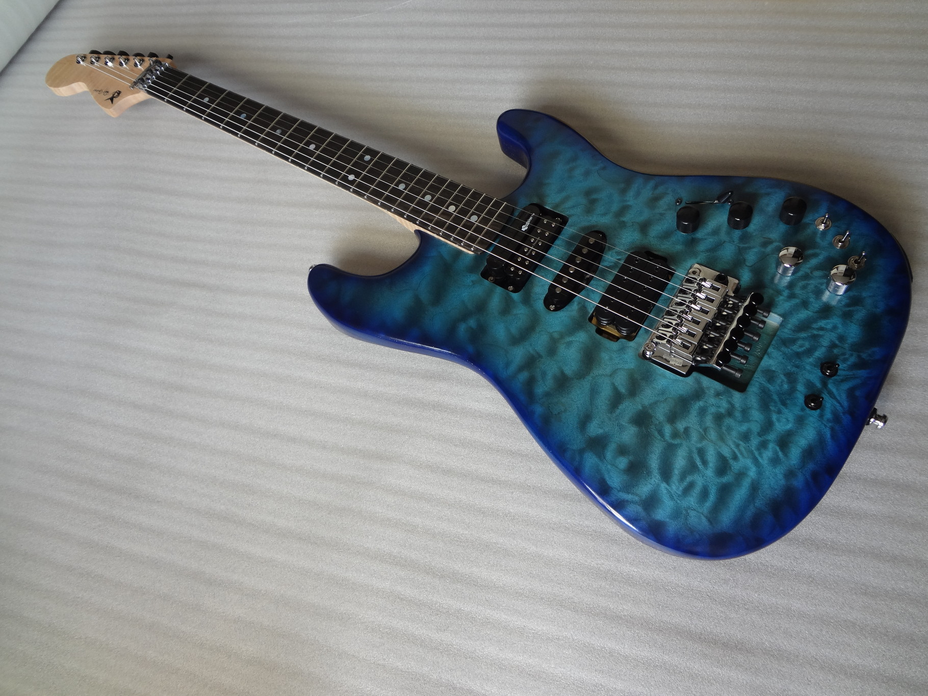 キルトメイプル HSH ブルーバースト - ギターオーダーメイド承ります