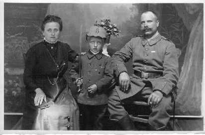 Hermine und Hermann Wüth mit dem siebenjährigen Paul, 1916
