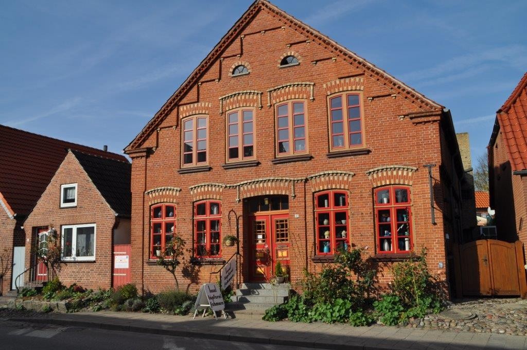 Haus der Insel-Töpferei in Burg