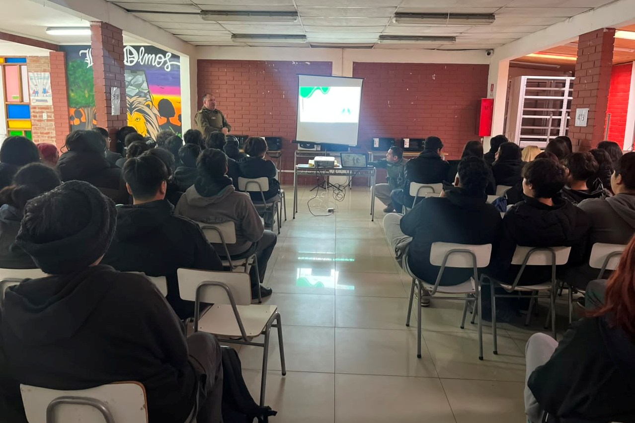 Charla de carabineros ley 20.000 droga III° medio A y B 