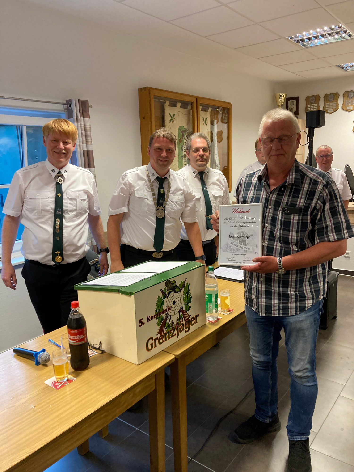 Josef Kalvelage tritt nach 30 Jahren Dienst als Fahnenträger ab