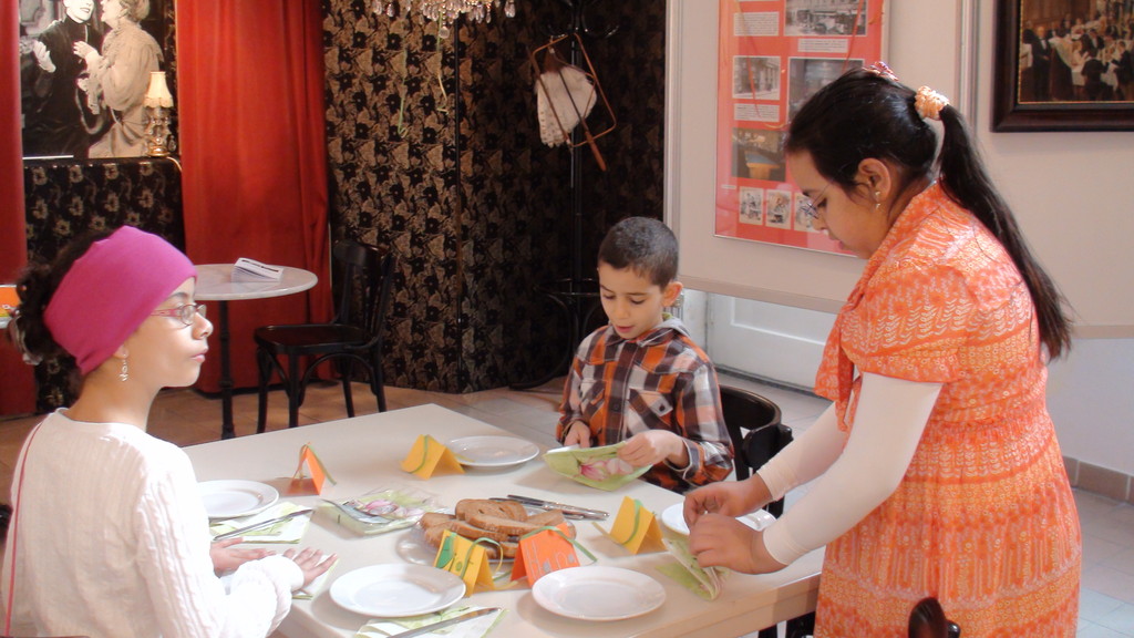 Jasmina, Adam und Hasna