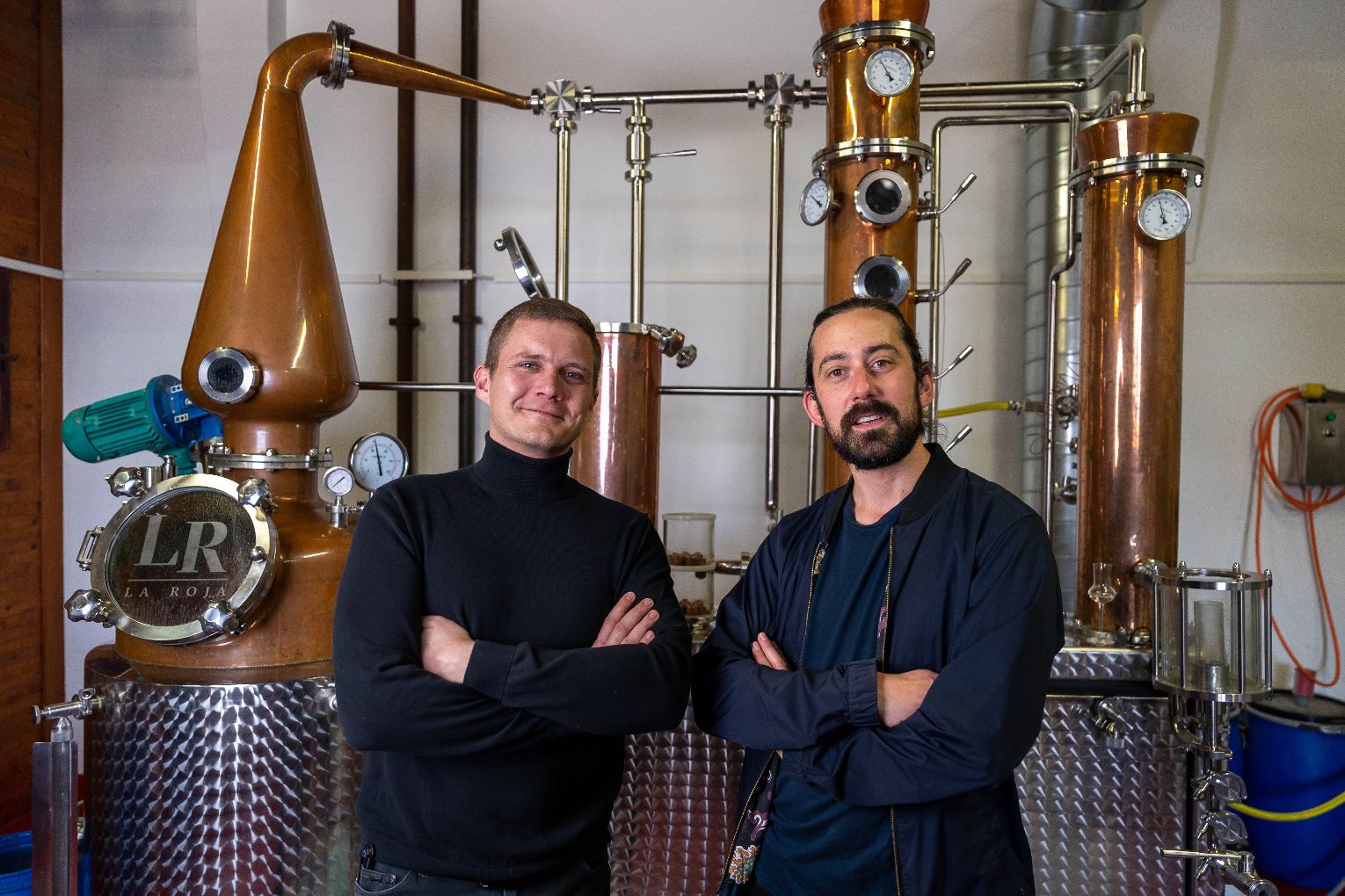 Die Brennerei La Roja GmbH in Pompaples (VD) steht zum Verkauf