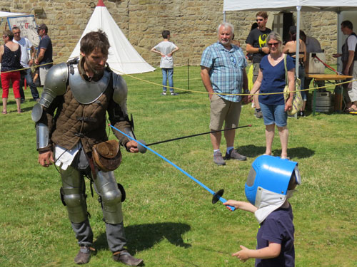 Initiation Escrime Medievale De Guemene Sur Scorff Pondi Escrime Club De Sabre Depuis 2013 A Pontivy