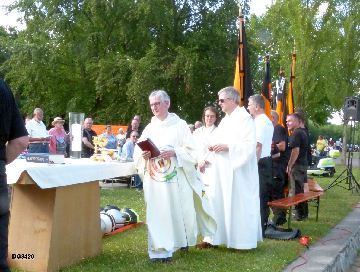 Diözesanpräses Pfr. Michael Baldauf (Kolpingwerk Diözesanverband Speyer); dahinter Sabrina Lingenfelder-Faber (Gemeindereferentin der Pfarrei Hl. Petrus) und Diözesanvorsitzender Andreas Stellmann (Diakon, Kolpingwerk Diözesanverband Speyer)