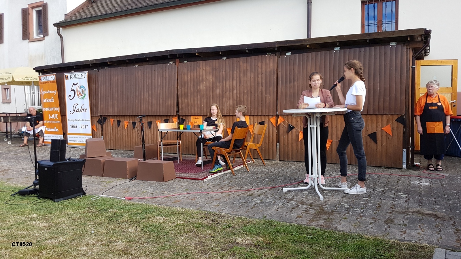 Unsere Theater-Kids mit dem selbstgeschriebenen Theaterstück über Adolph Kolping