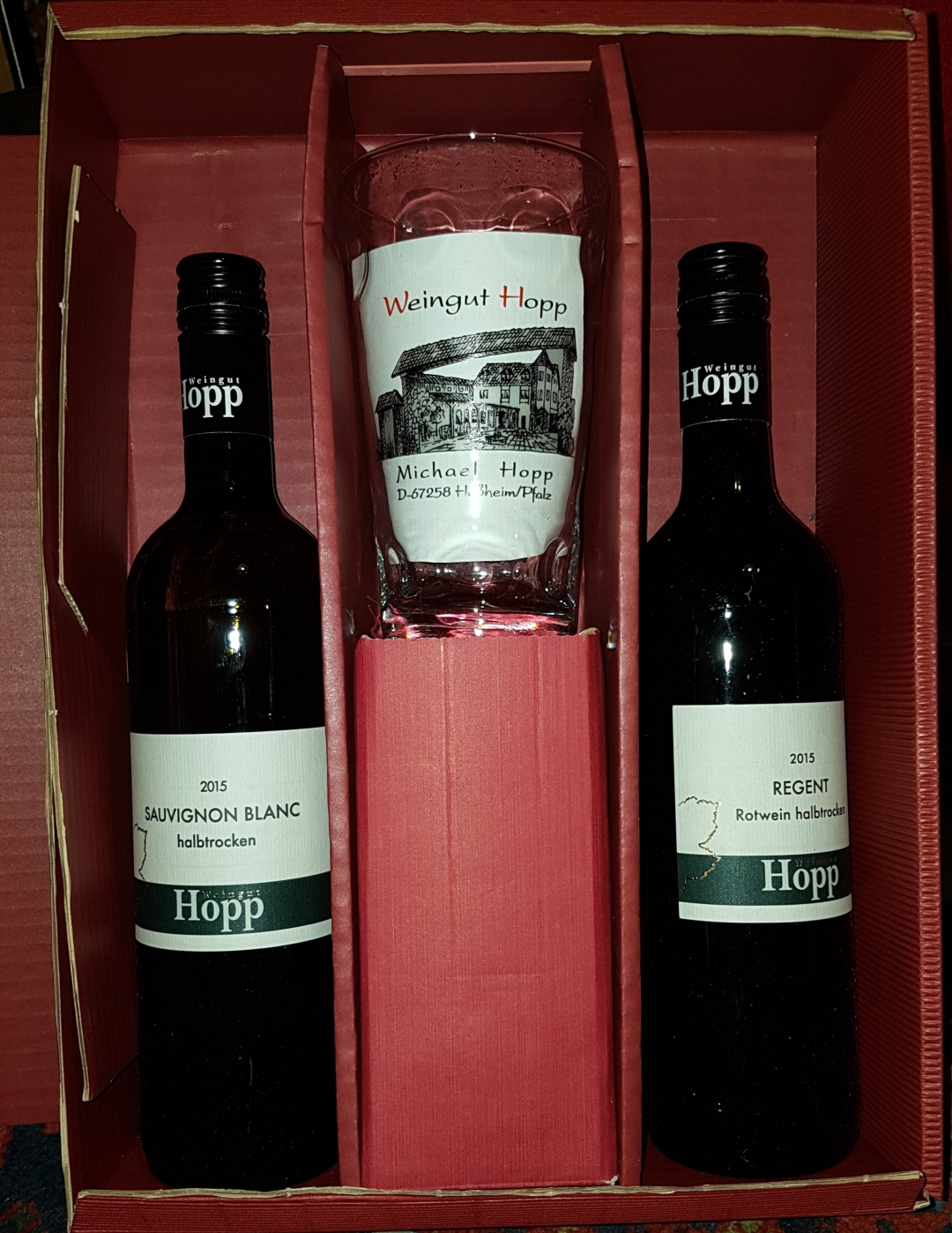 Unser Gastgeschenk: Pfälzer Wein und Dubbeglas 