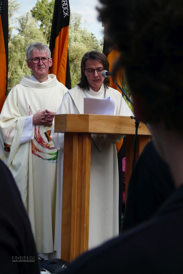 Sabrina Lingenfelder-Faber (Gemeindereferentin) zitiert aus der  Enzyklika „Laudato si´“ (= „Gelobt seist du“) von Papst Franziskus 