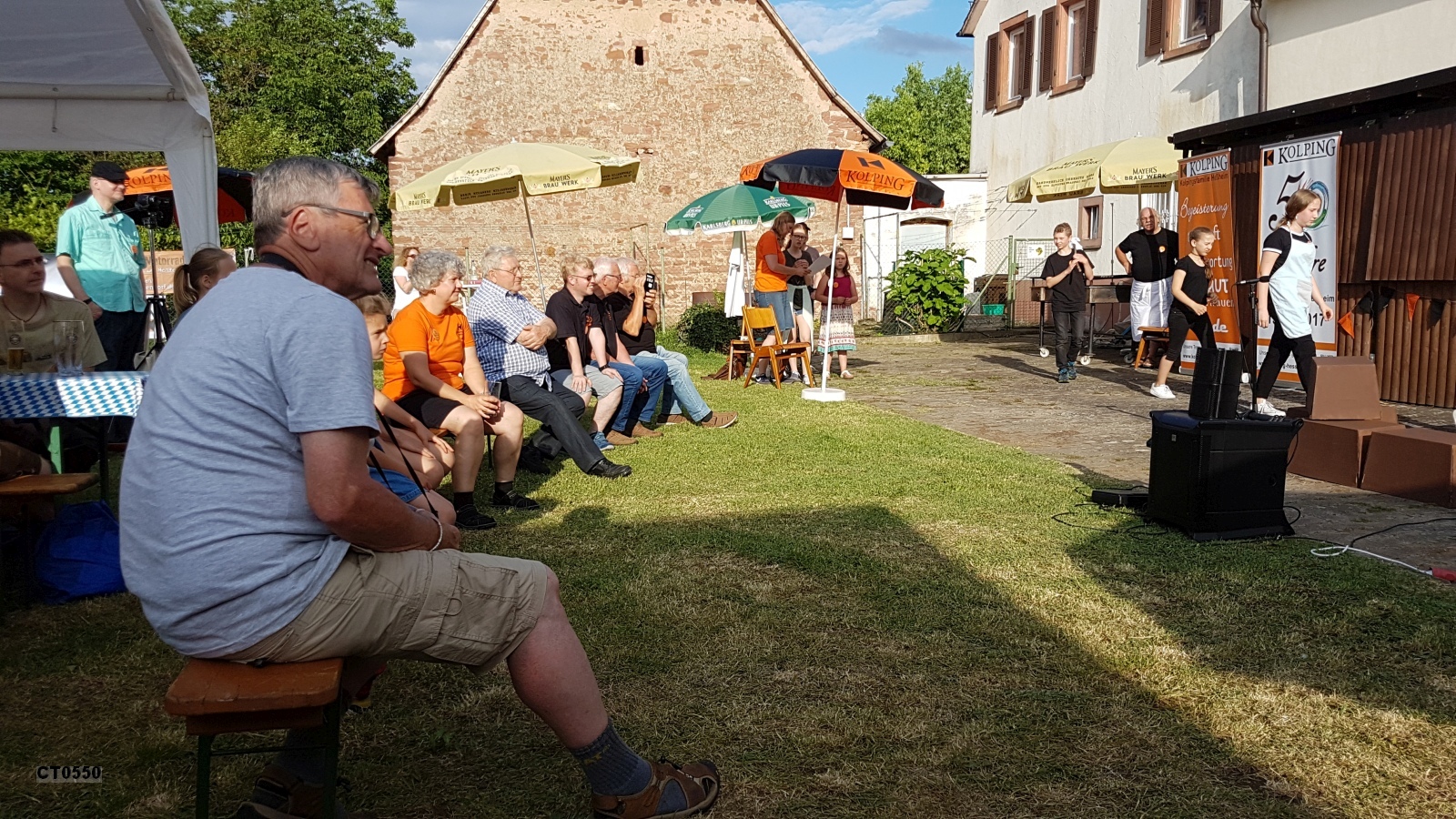 Unsere Theater-Kids mit dem selbstgeschriebenen Theaterstück über Adolph Kolping