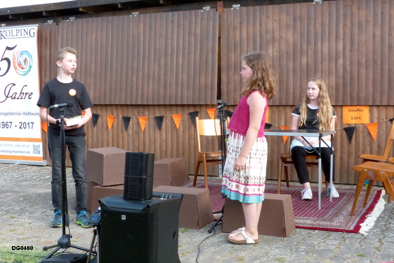 Unsere Theater-Kids mit dem selbstgeschriebenen Theaterstück über Adolph Kolping
