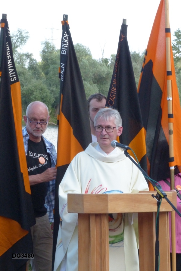 Diözesanpräses Pfr. Michael Baldauf geht in seiner Predigt ausführlich auf die Enzyklika „Laudato si´“ (= „Gelobt seist du“) von Papst Franziskus ein.