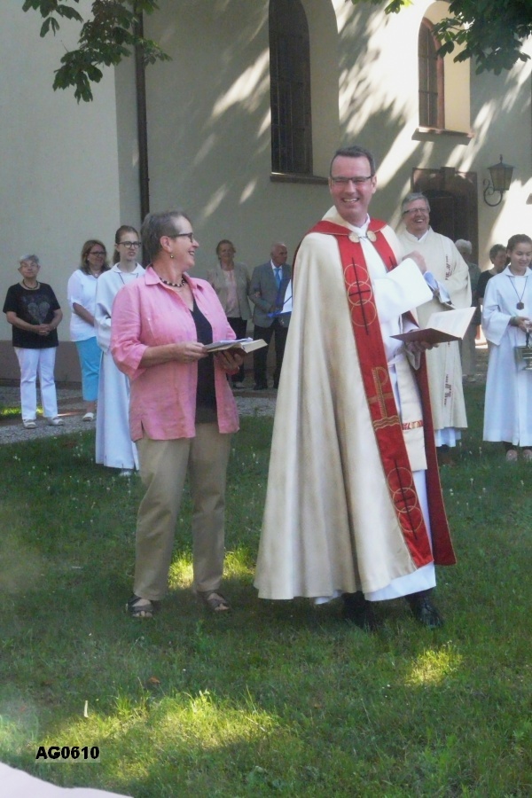 Ökumenischer Reisesegen mit Pfr. Andreas Rubel und Frau Gerda Gögel (Presbyterin)