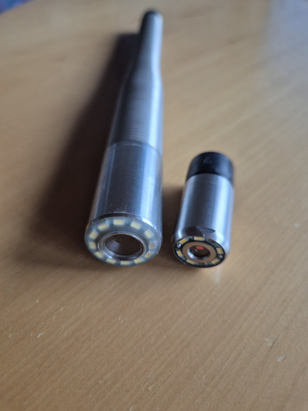 Vergleich 23mm Optik (HD) mit langer Feder, Aufrechtbild + 512Hz Sender. Rechts 18mm Optik (HD) ohne Feder.
