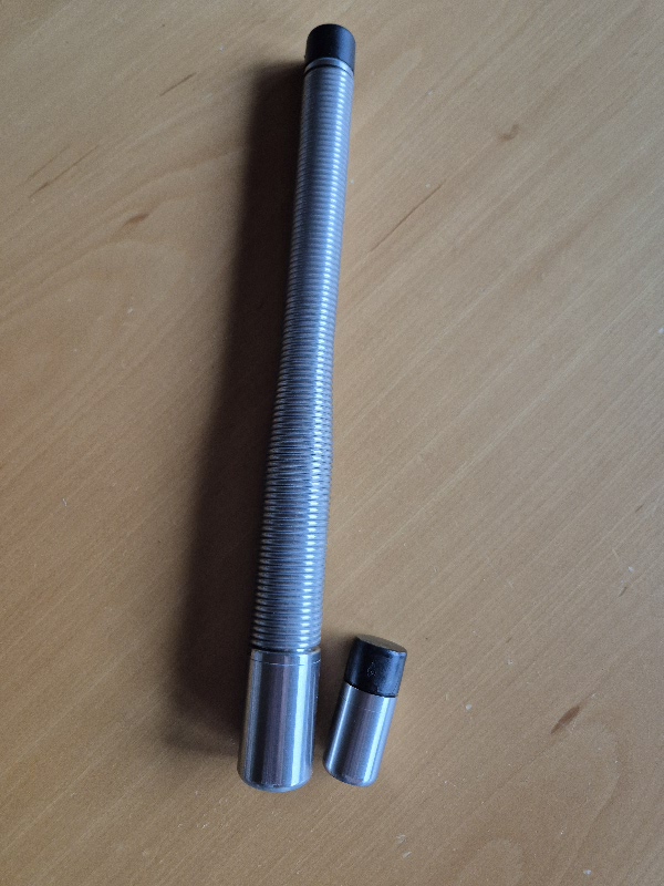 Bei der 23mm Optik kann zur Stabilisierung über dem Federteil für den Einsatz im Netzbau ein Schrumpfschlauch montiert werden