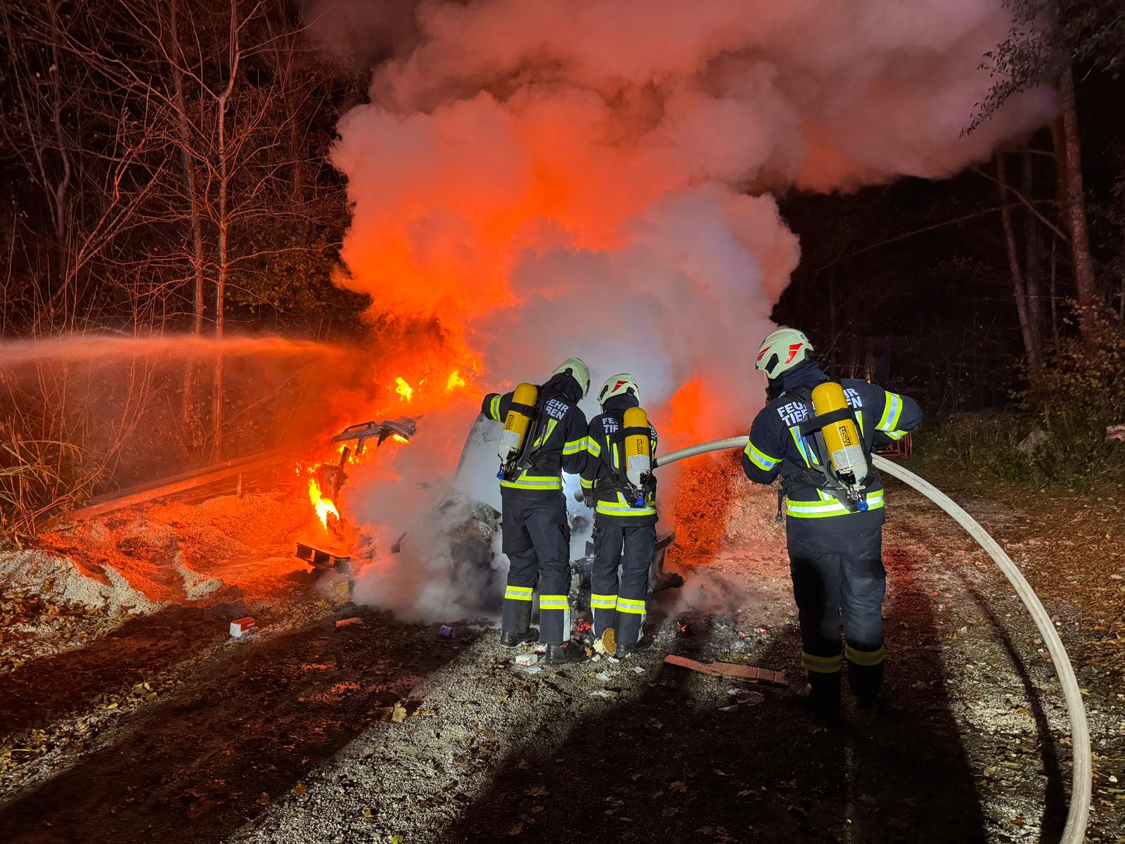 Übung: PKW Brand beim Bauhof