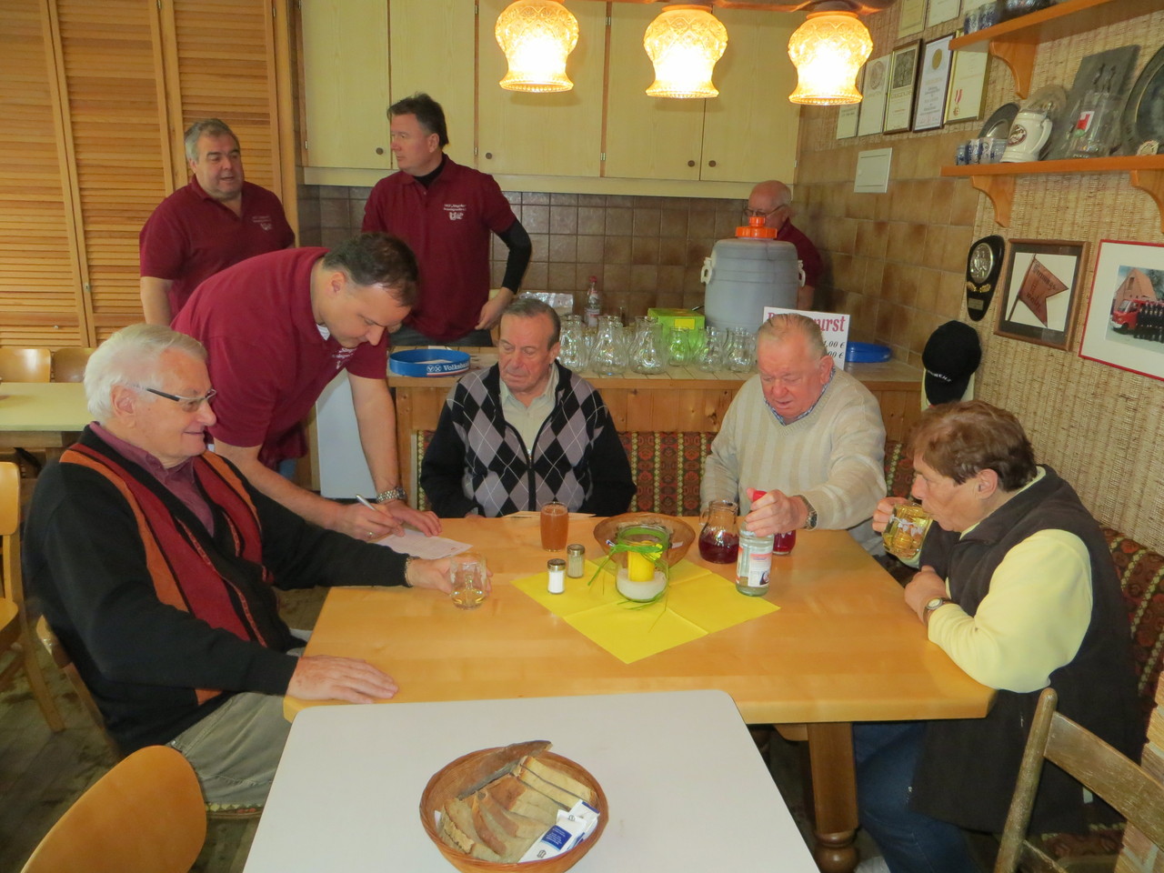 Neuer Wein aus neuen Schläuchen |||| Schlachtplatte & Gsangverein