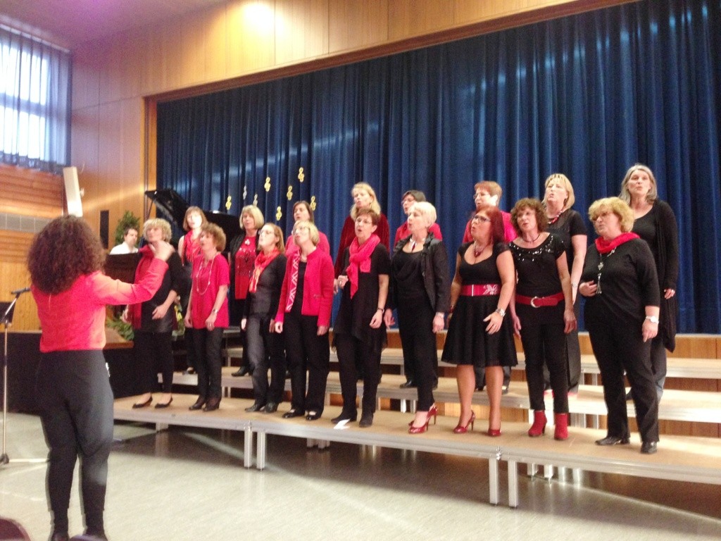 Liederabend der Sängervereinigung der Berglen 2015 | "Mittendrin" TSV-Chor Leutenbach, Ltg. Timea Toth | Foto: Maximilian Friedrich