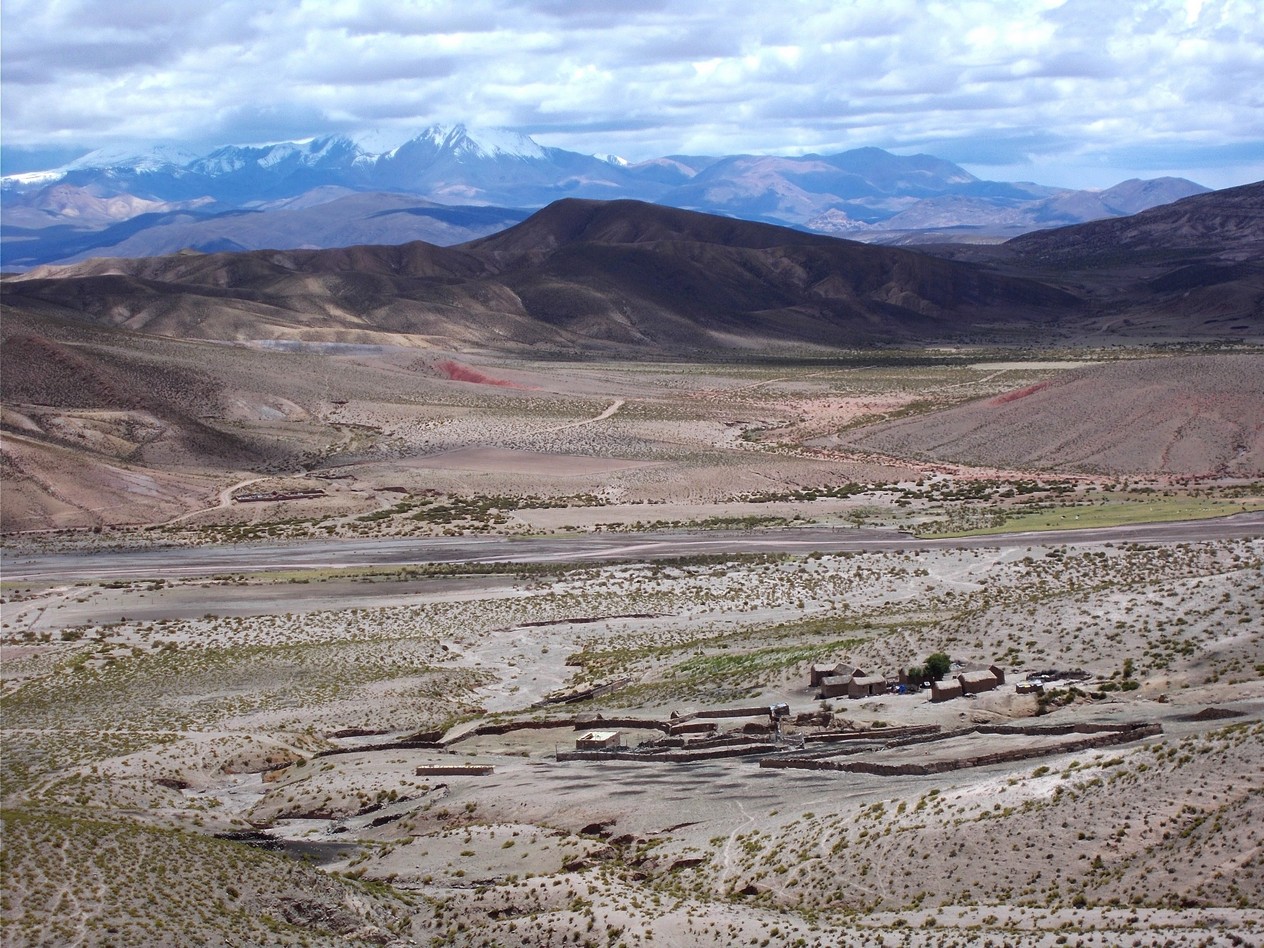 village isolé sur un vaste plateau à près de 5 000 m d'altitude