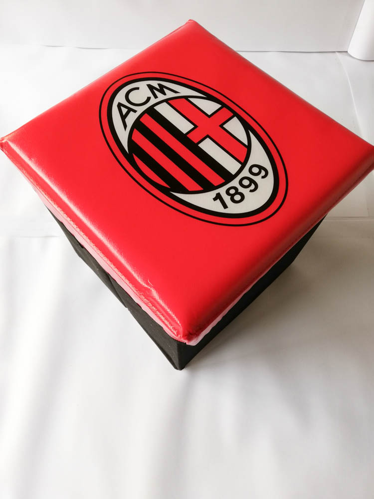 Pouf contenitore pieghevole A.C. Milan ufficiale salva spazio imbottito. B698