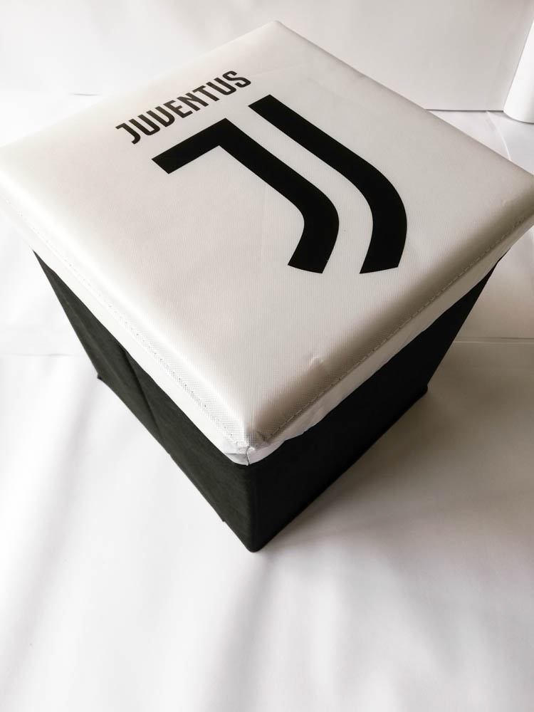 Pouf contenitore pieghevole F.C. Juventus ufficiale salva spazio imbottito. B699