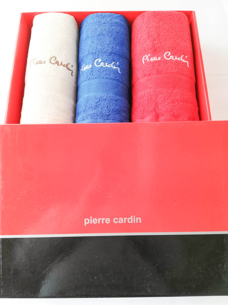 Set 3+3 asciugamani viso e ospite di Pierre Cardin. Art.Basic in spugna. Col: Beige-Roial-Rosso. B51