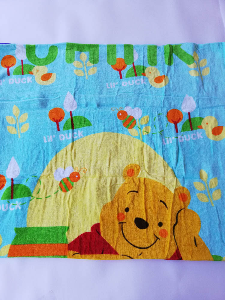 Telo mare in spugna Winnie the Pooh con custodia in ferro 70x140 cm. B562