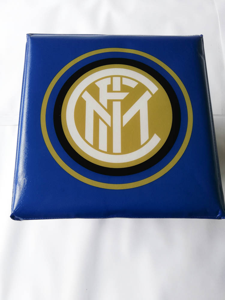 Pouf contenitore pieghevole F.C. Inter ufficiale salva spazio imbottito. B697