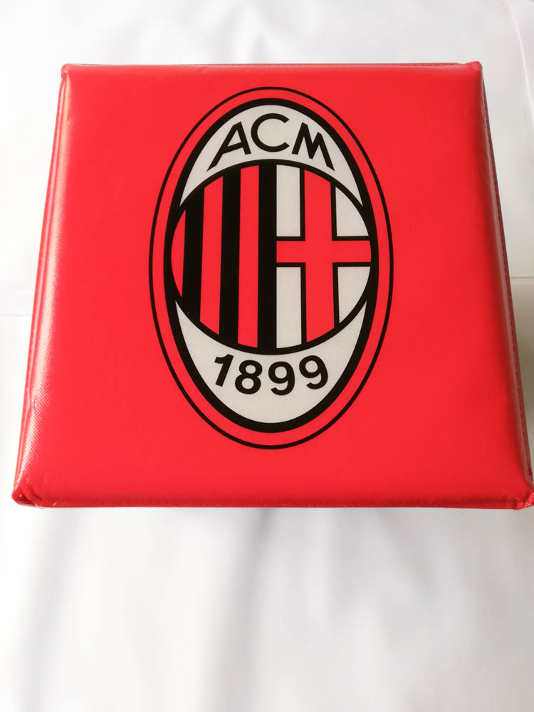 Pouf contenitore pieghevole A.C. Milan ufficiale salva spazio imbottito. B698