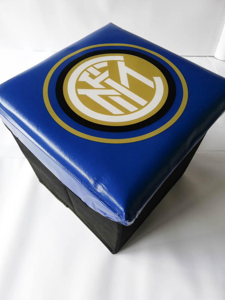 Pouf contenitore pieghevole F.C. Inter ufficiale salva spazio imbottito. B697