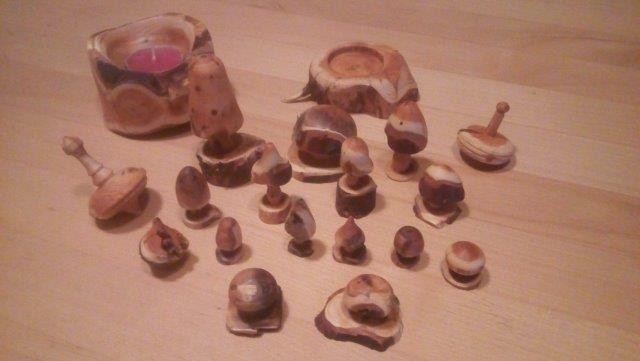 Alle Gücksbringer aus einem Zierstrauch gedrechselt