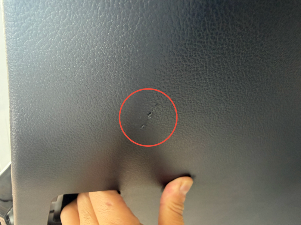 施工前(リアゲートパネル)