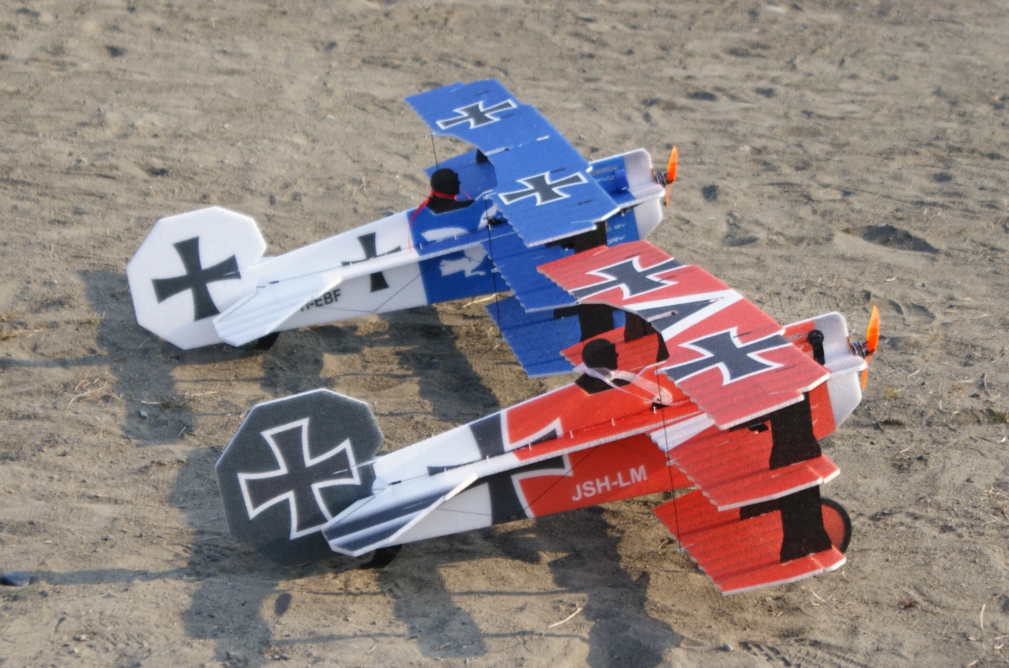 RC-Factory Crack Fokker Dr.1 Triplane  (Blue&Red Baron)