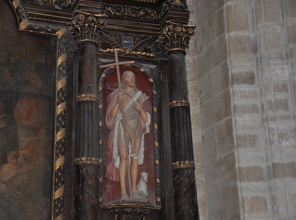 Statue de Jean-Baptiste (voir navette de tisserand au-dessus)