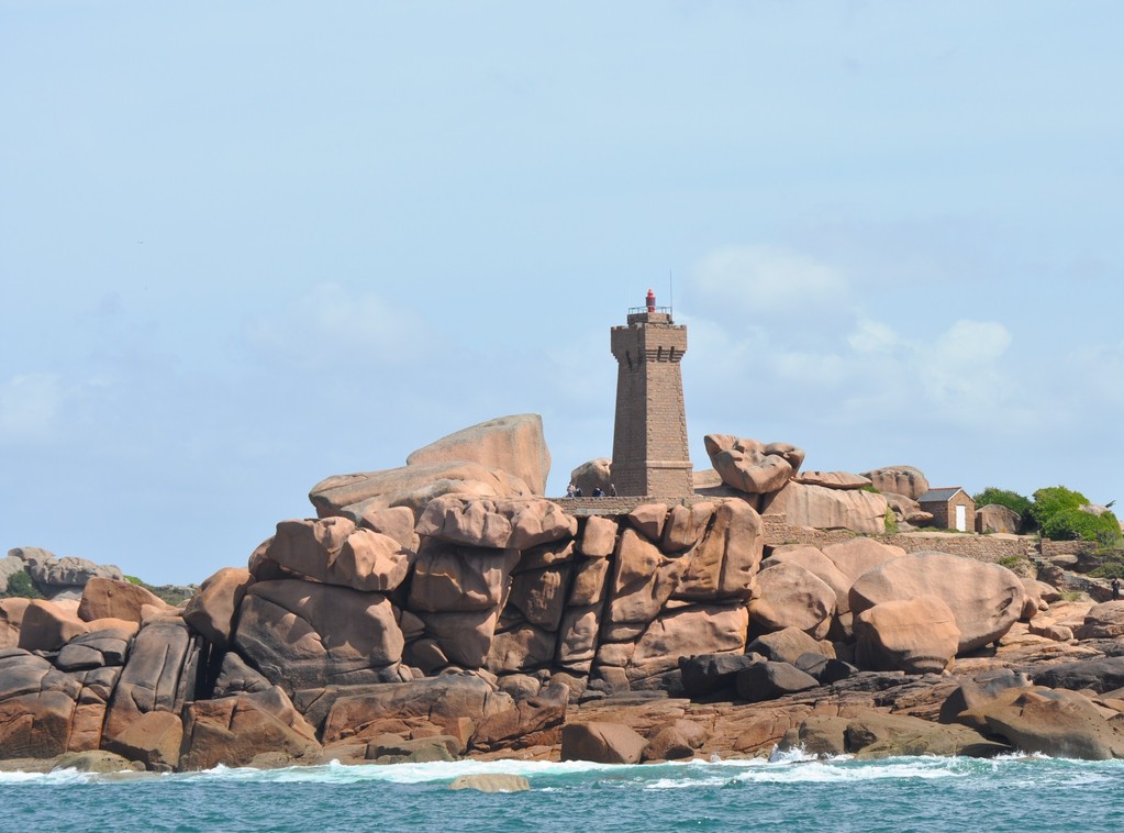 Phare de Perros-Guirec vu de la mer