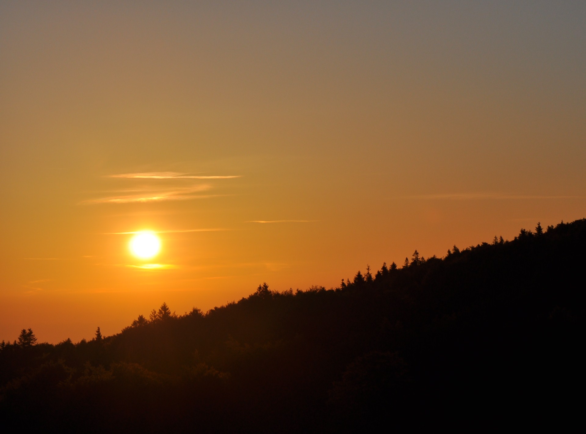 Soleil levant sur la montagne (Massif du Markstein, Haut-Rhin)  Mai 2011