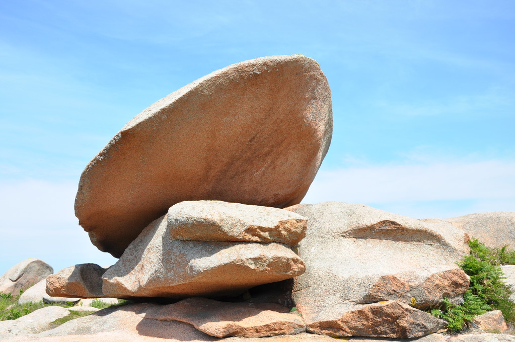 Les formes les plus étranges se trouvent sur l'île Renote.