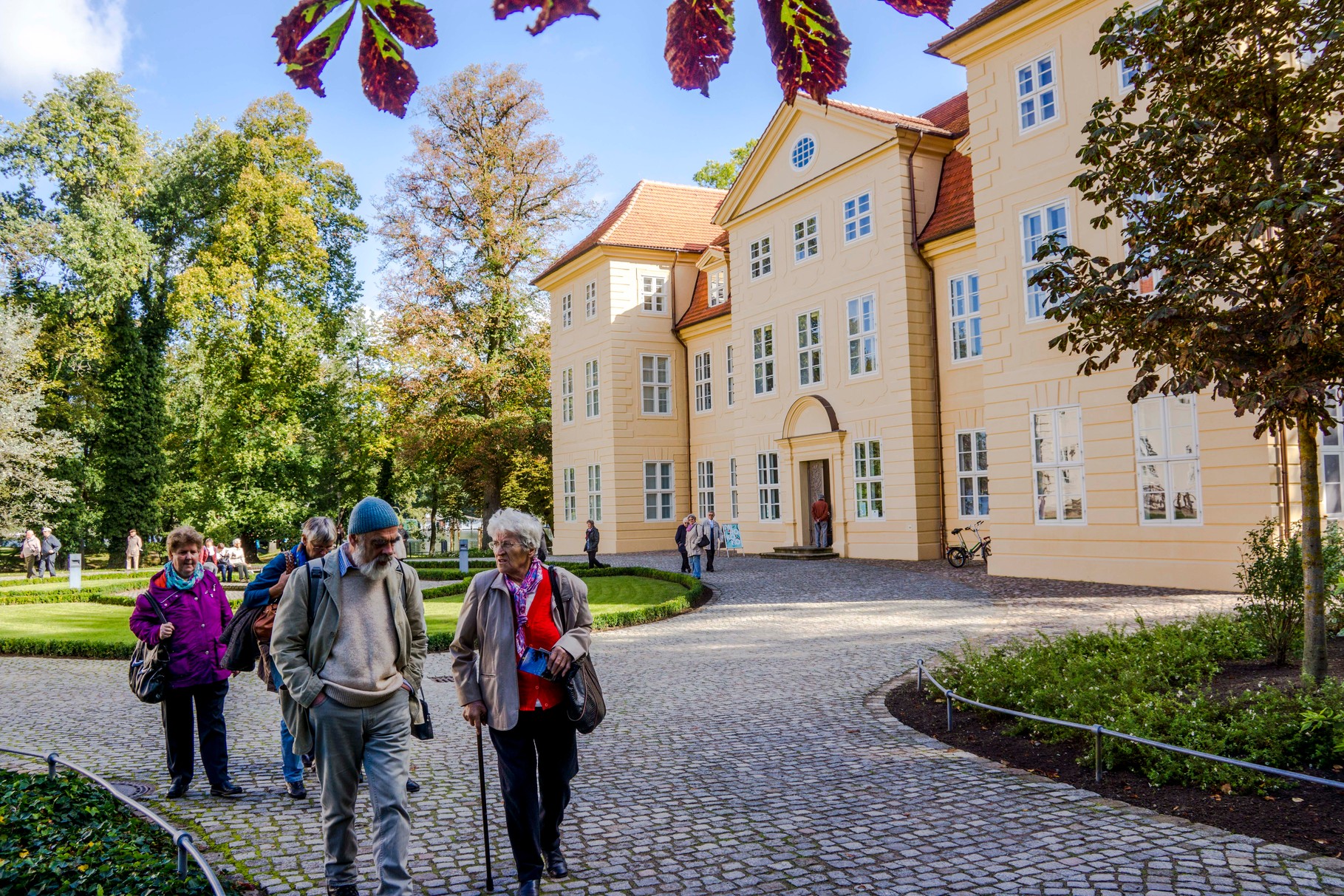 vor dem Schloß Mirow