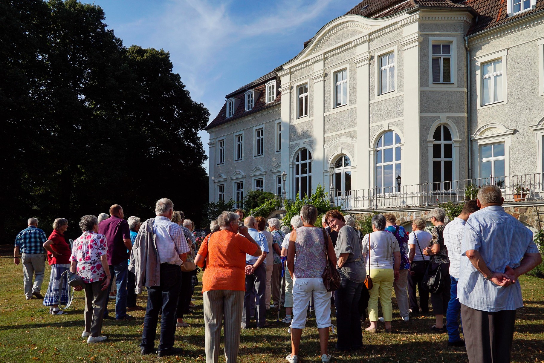 während die anderen noch den Gutspark mit dem Herrenhaus besichtigten.