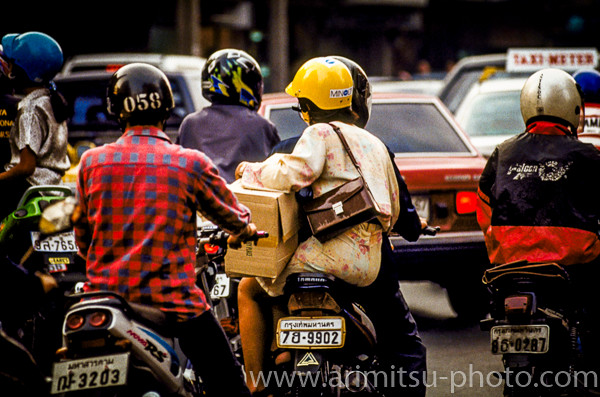 photograph of bangkok　バイクに乗った人