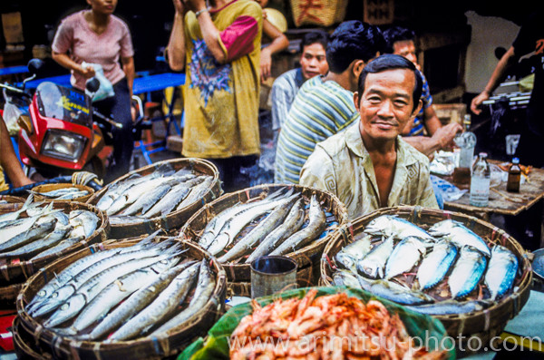 photograph of bangkok　市場の男性