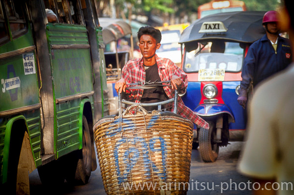 photograph of bangkok　働く人