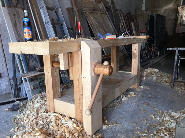 Hobelbank mit Beinzange /leg vise/ based on TheEnglishWoodworker