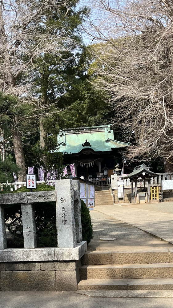 訪れるたび神聖な気持ちに。源頼朝のお父さんにまつわる神社だとか