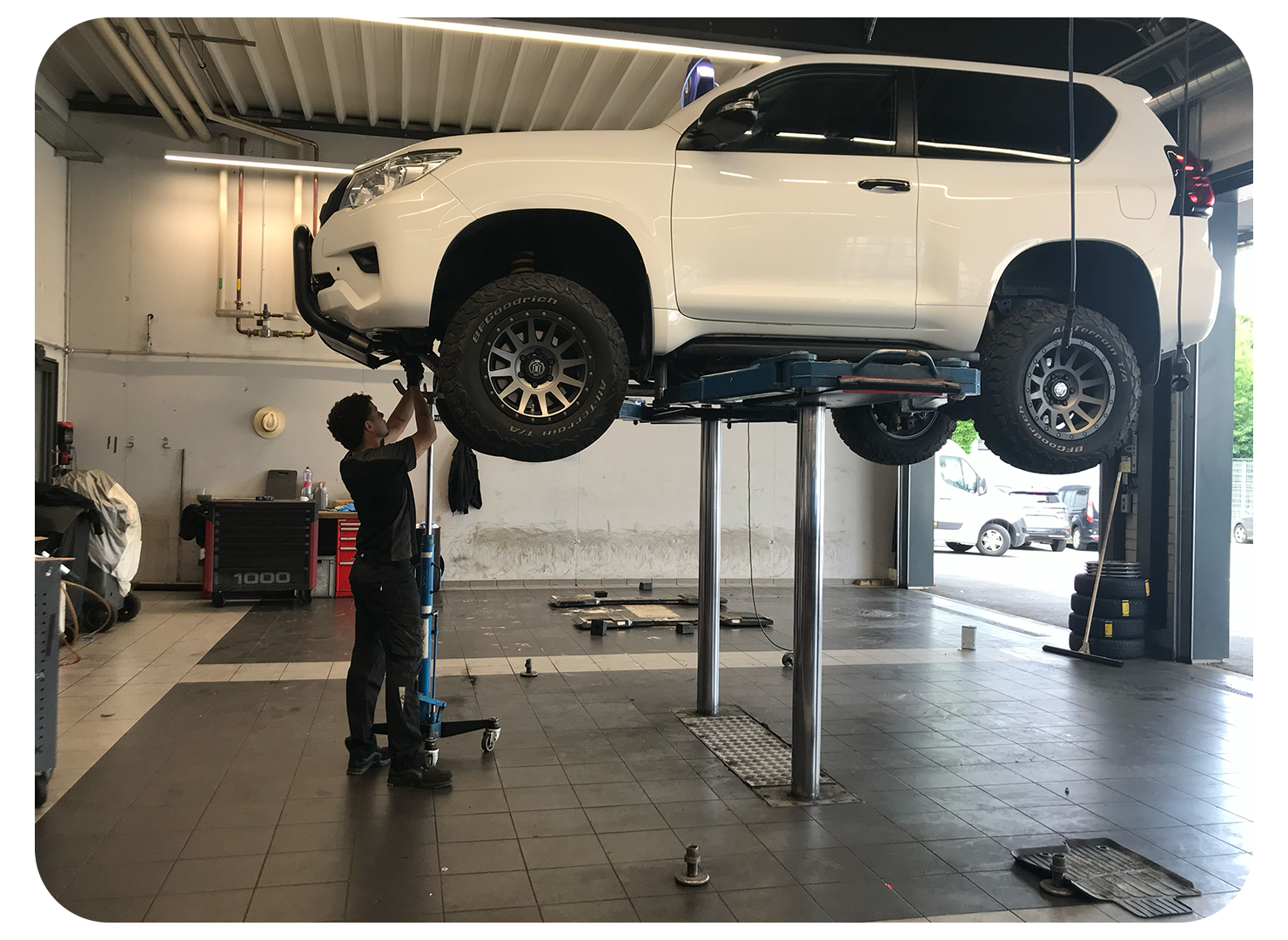 Dieser Lehrling besitzt zwei Autos