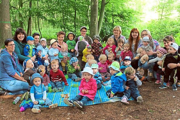   Neun Tagesmütter ermöglichten 29 Kindern schöne Erfahrungen im Davensberger „Adlerhorst“ im Wald.  Foto: privat