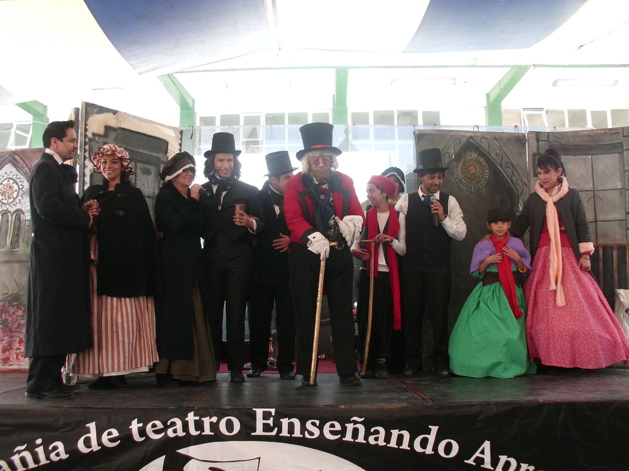 Obra de Teatro "La Navidad  del Sr. Scrooge"