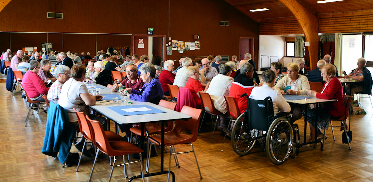 Tous les jeudis après-midi tarot et belote au club