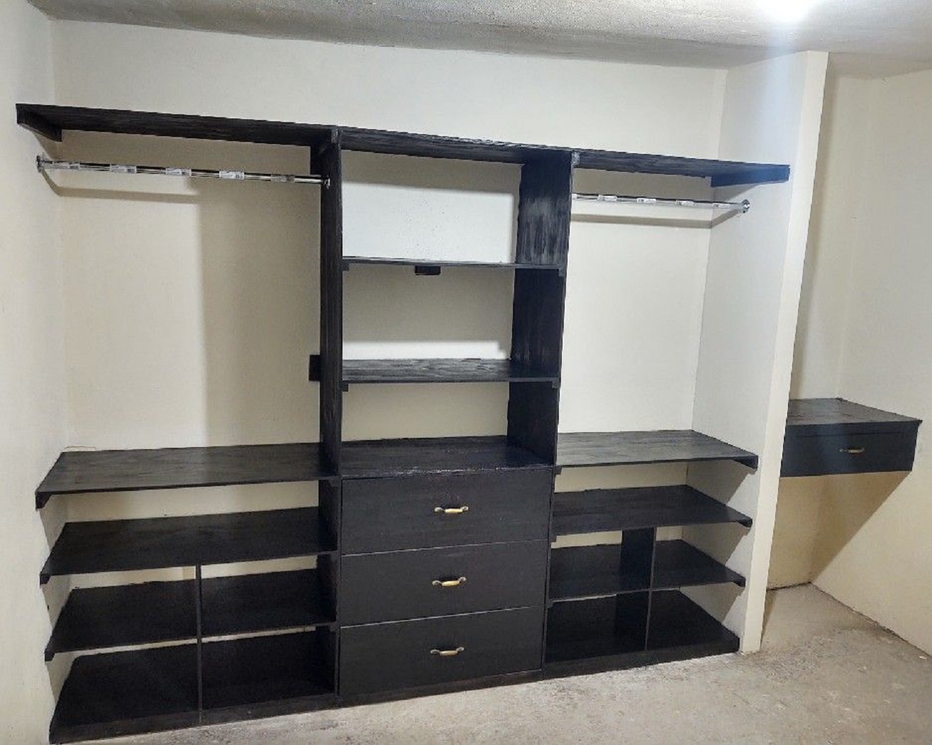 Consejos para pintar un closet de madera de pino - VISO Bienes Raíces en  Monterrey